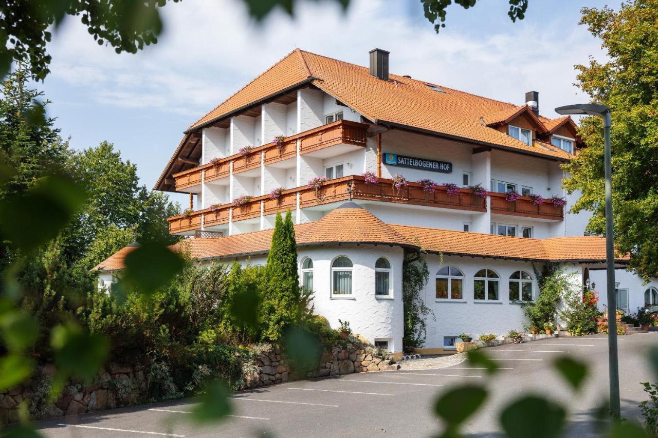 Sattelbogener Hof Hotel Traitsching Exterior foto
