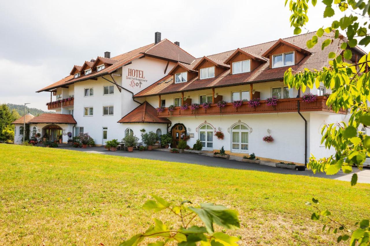 Sattelbogener Hof Hotel Traitsching Exterior foto