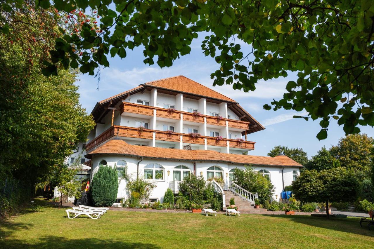 Sattelbogener Hof Hotel Traitsching Exterior foto