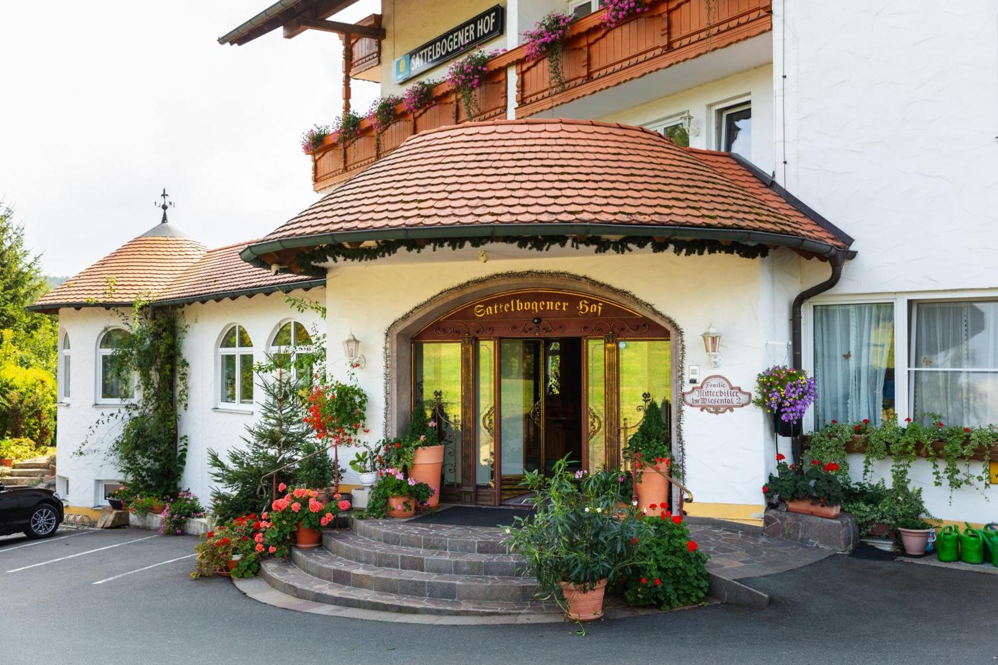 Sattelbogener Hof Hotel Traitsching Exterior foto