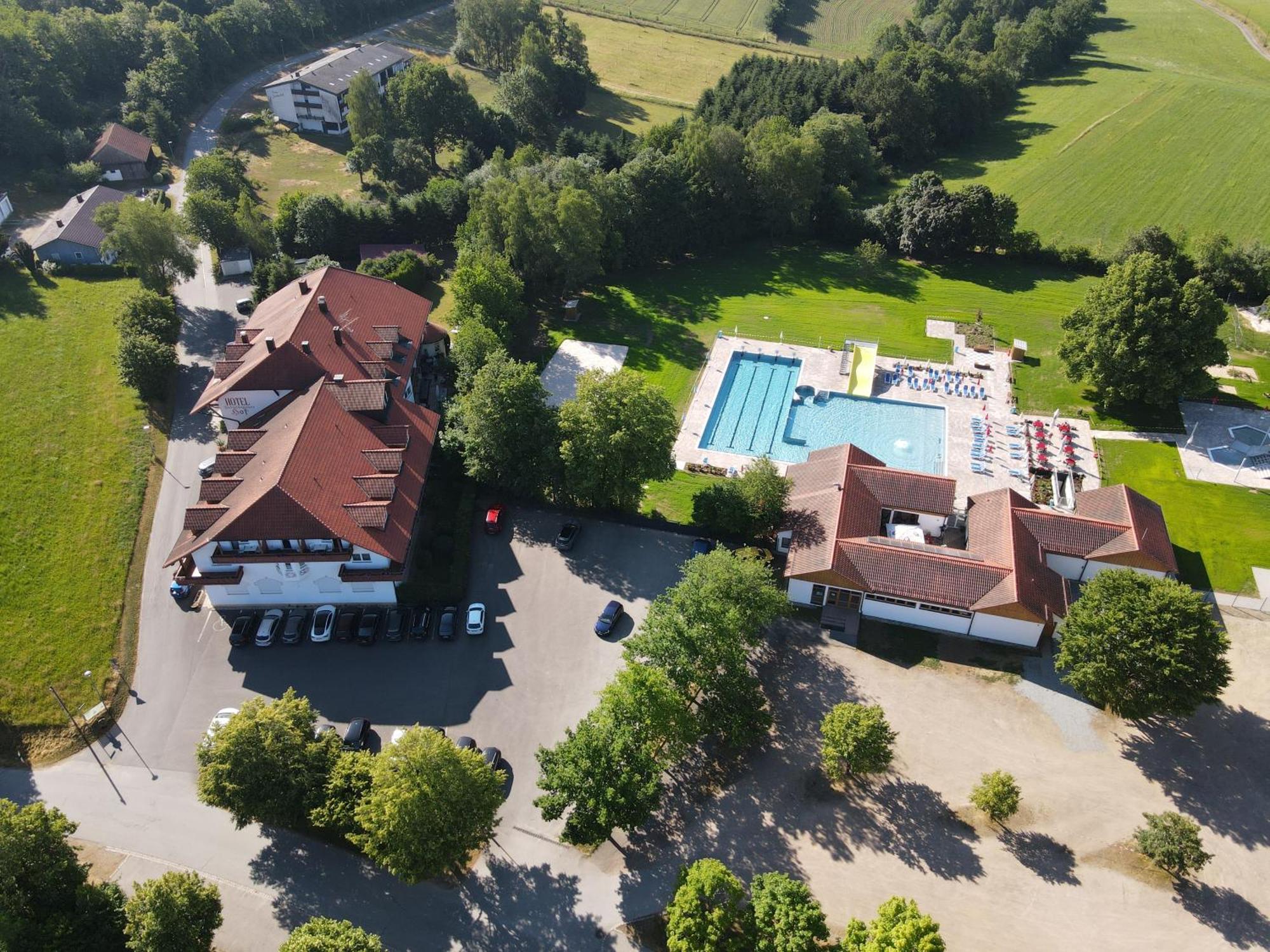 Sattelbogener Hof Hotel Traitsching Exterior foto